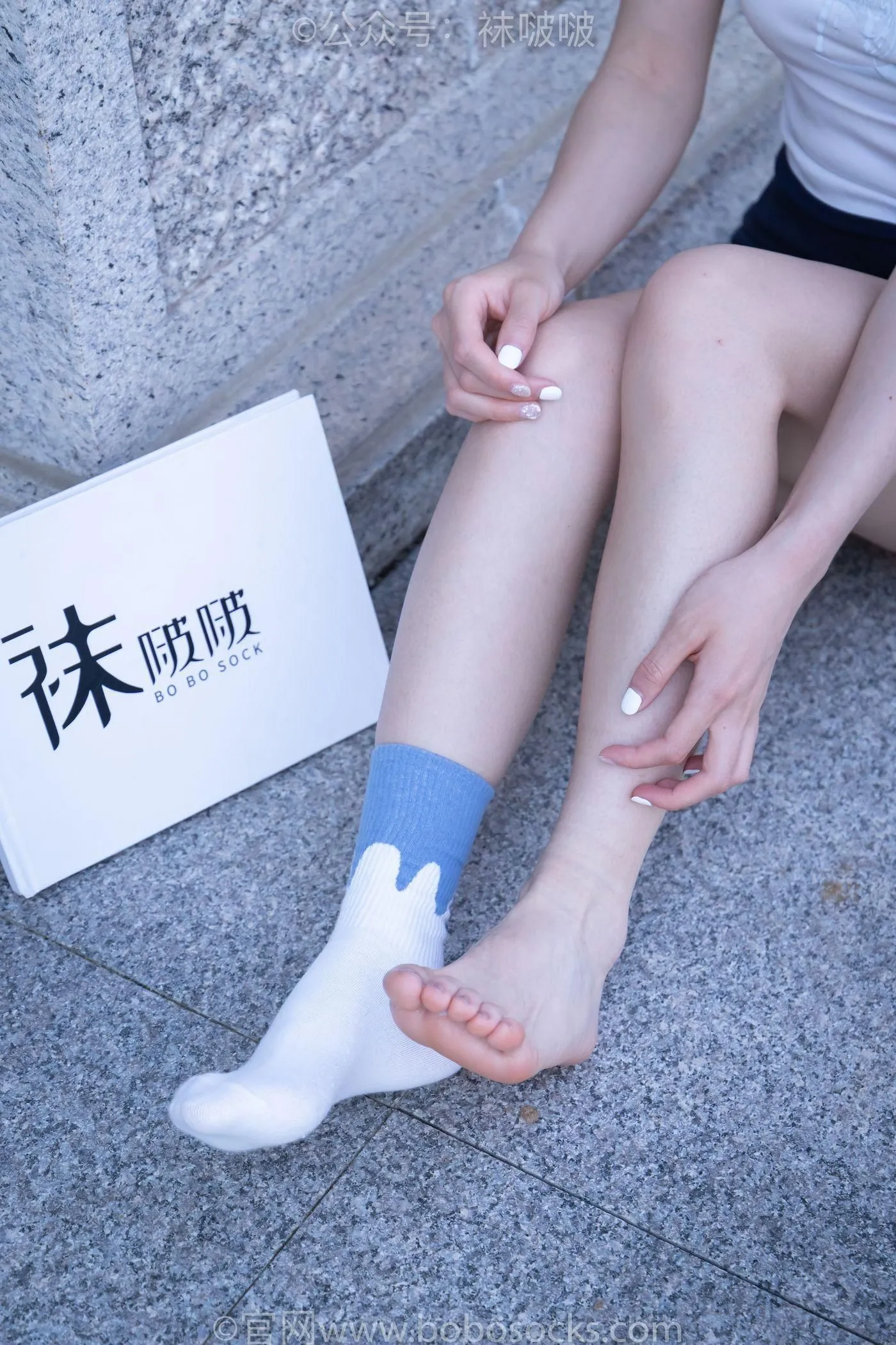 [BoBoSocks袜啵啵]NO.028 小米-运动鞋、白棉袜、裸足 [133P]插图3